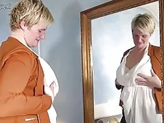 Horny kućanica Nizozemski igra s njena igračka