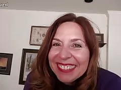 Nestašan američki mama igranje sa sebe